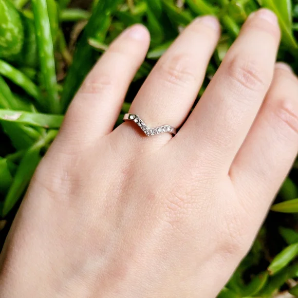 New Classic Silver Simple Dainty Silver Rhinestone Arrow Wishbone Ring, sz 5 - Picture 2 of 9